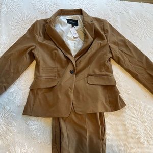 NWT Banana Republic Women's Matching Set Pant Suit Camel Brown Size 6 Petite